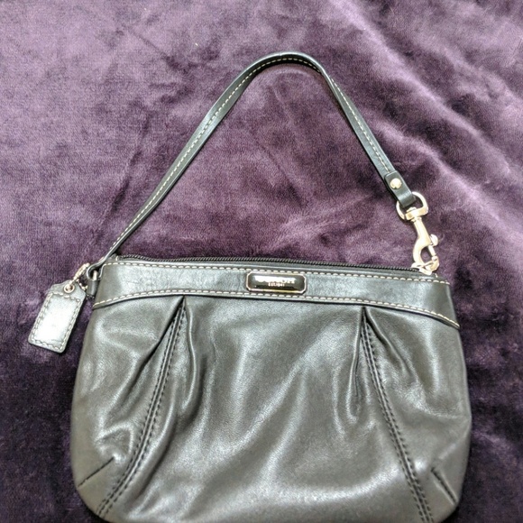 Coach wristlet NWOT - Picture 1 of 3